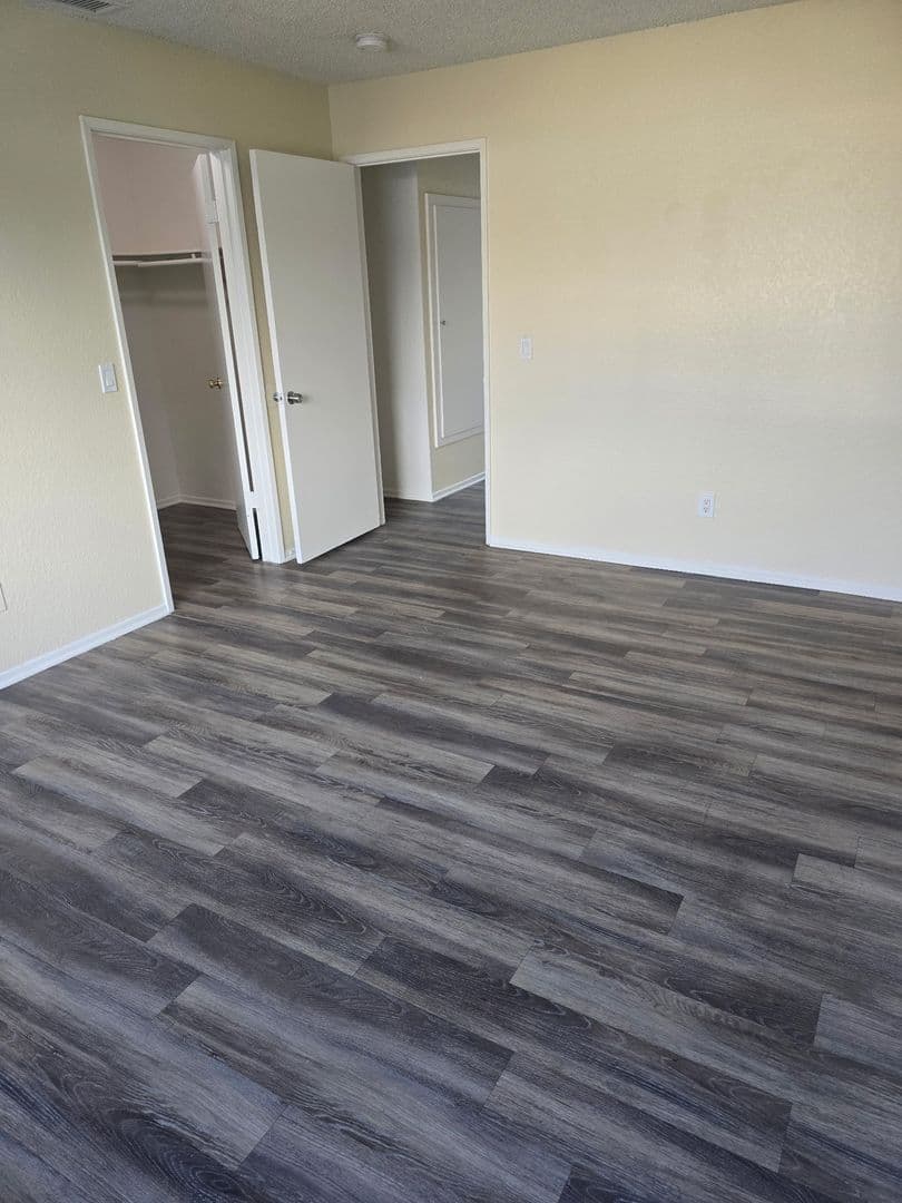 Riverside Apartment: 4631 Hedrick Ave