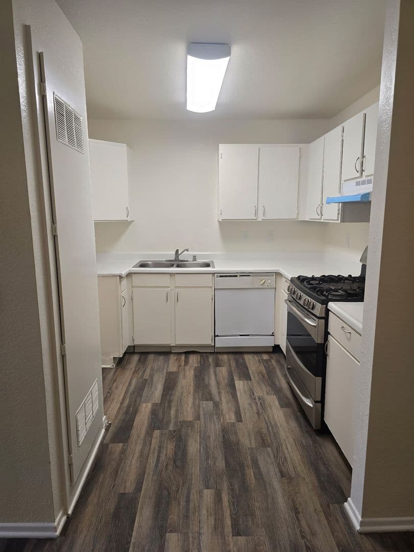 Riverside Apartment: 4631 Hedrick Ave