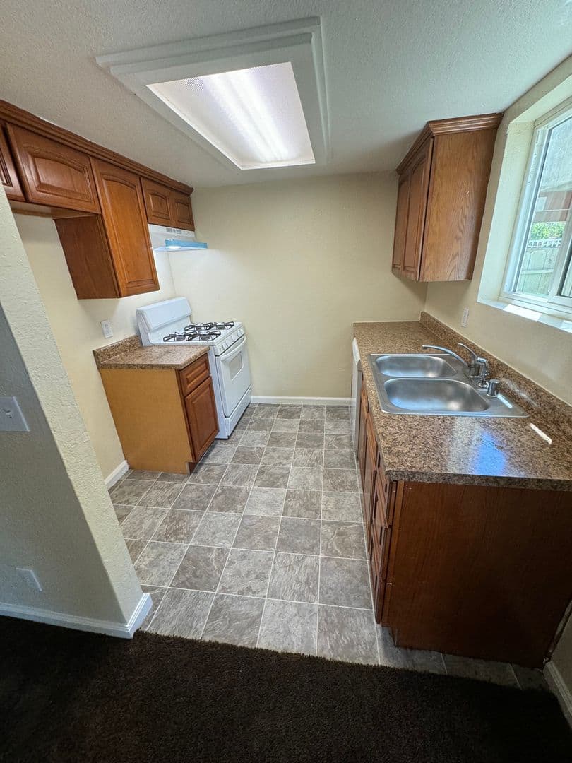 Indio Apartment: 82435 Requa Ave