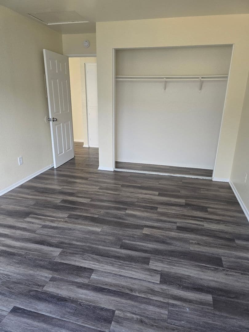 Riverside Apartment: 4631 Hedrick Ave