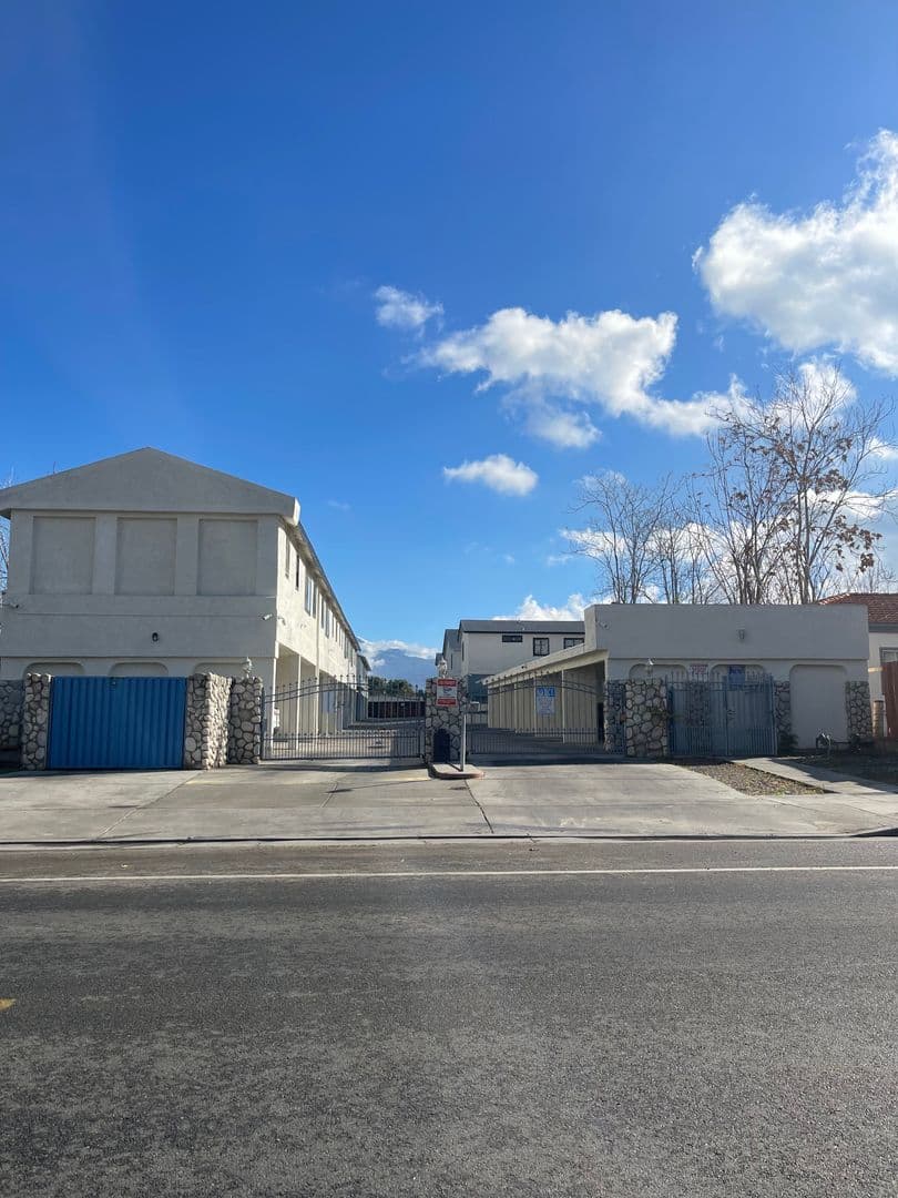 Hemet Apartment: 248 S. Yale Street