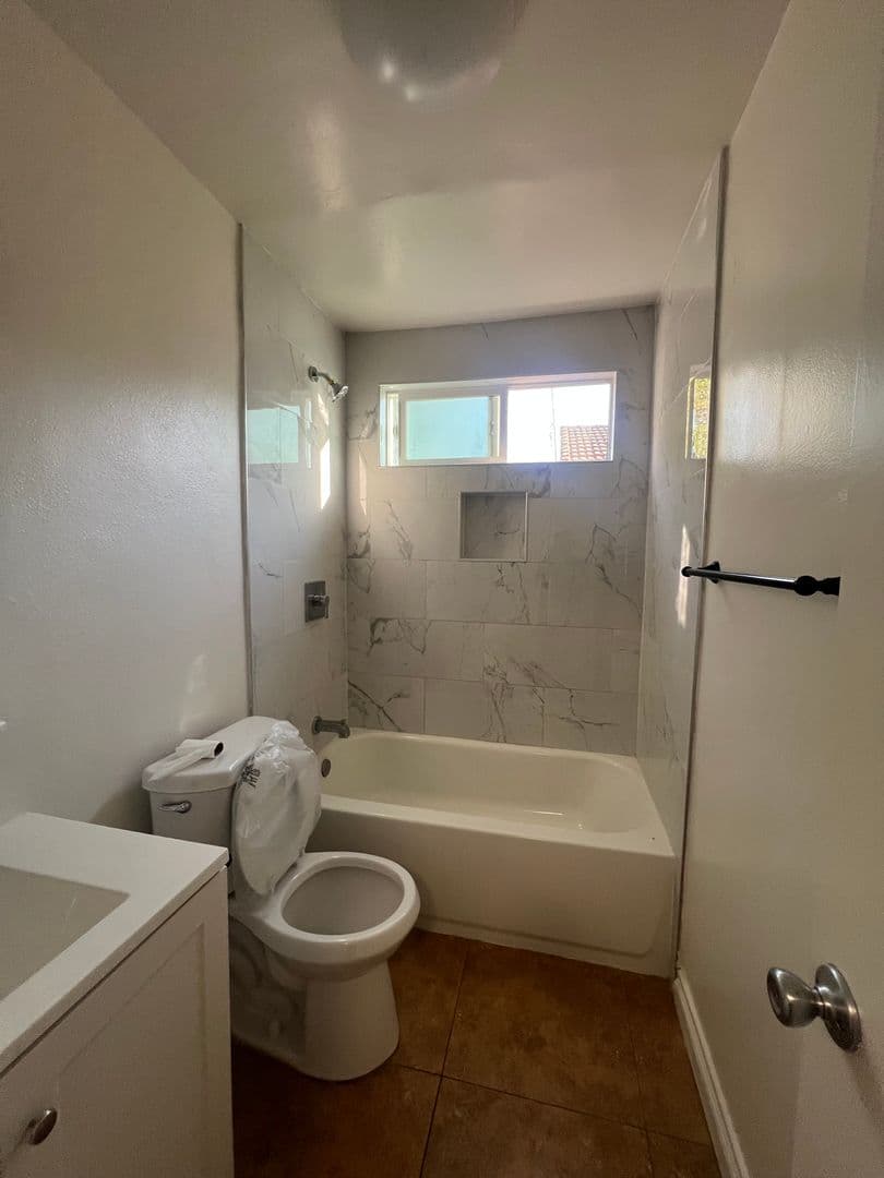 San bernardino Apartment: 3083 N. E Street