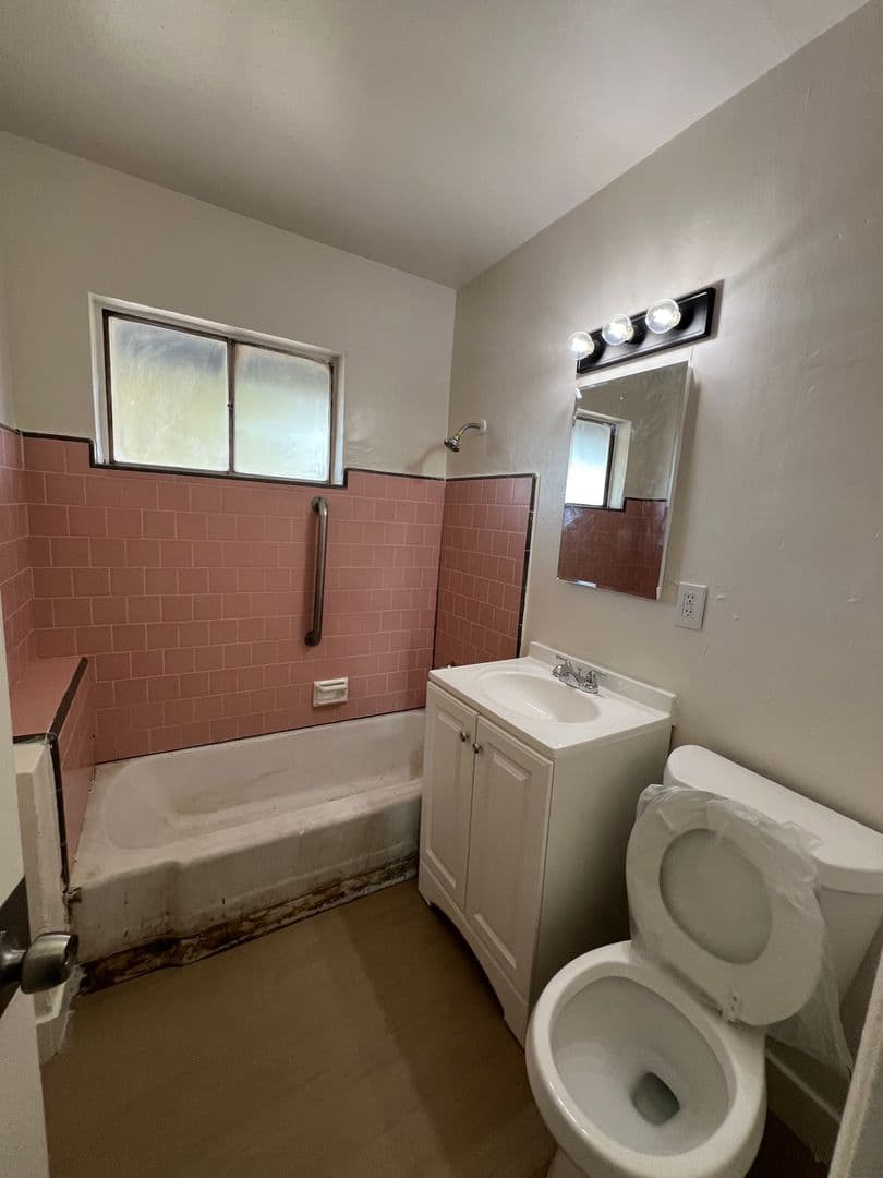 San Bernardino Apartment: 757 N. H Street
