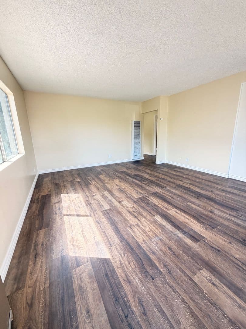 Lawndale Apartment: 14525 Firmona Avenue