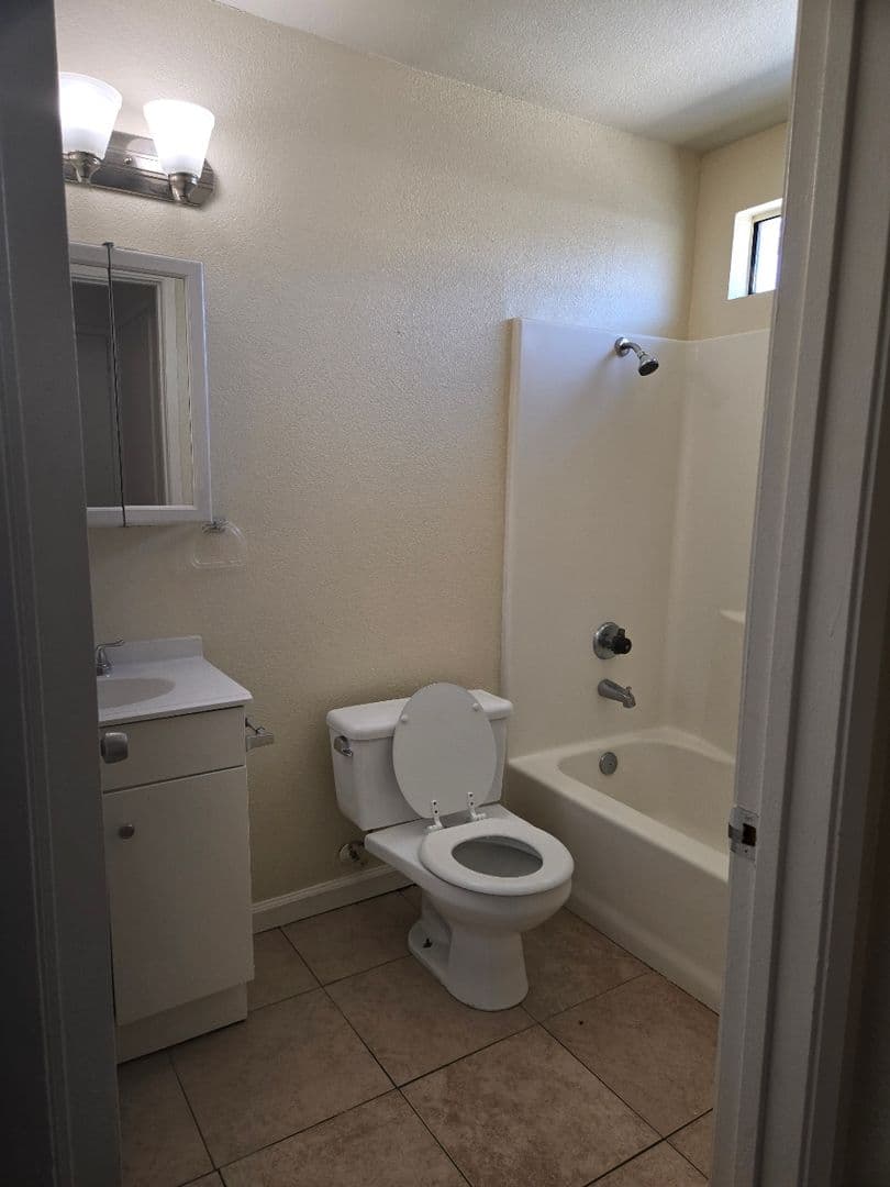 Hemet Apartment: 248 S. Yale Street