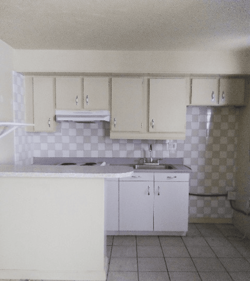 Palm Springs Apartment: 540-570 S. Highland Dr