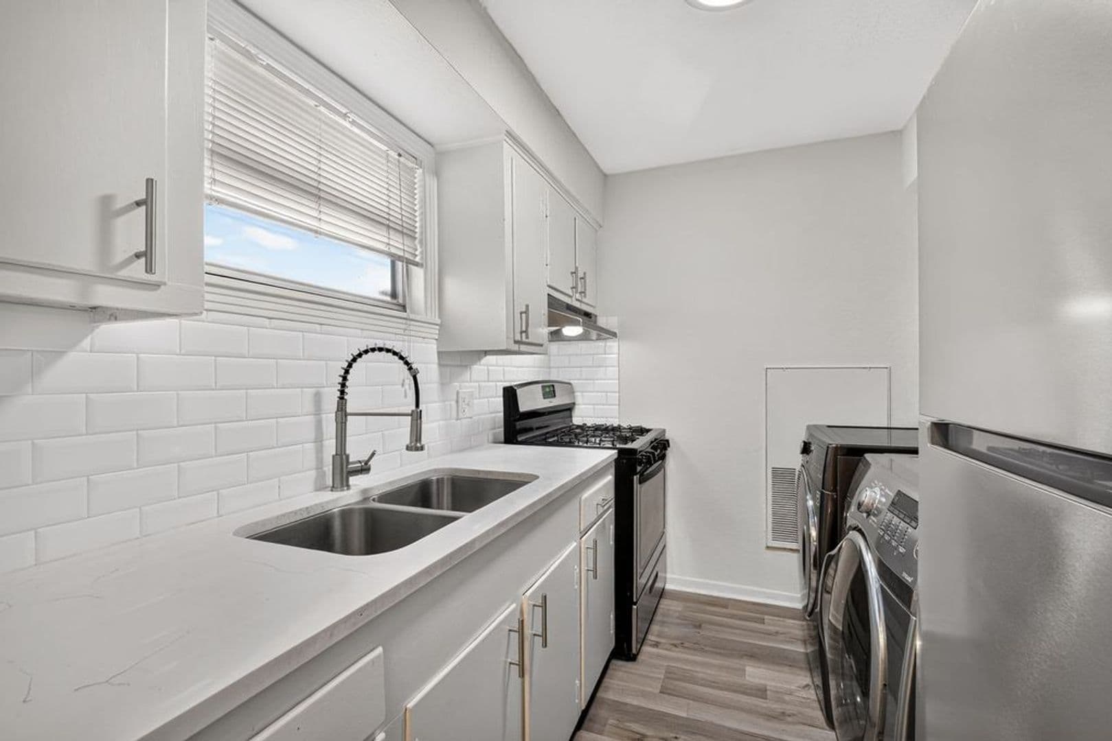 Houston Apartment: 2420 McDuffie St.