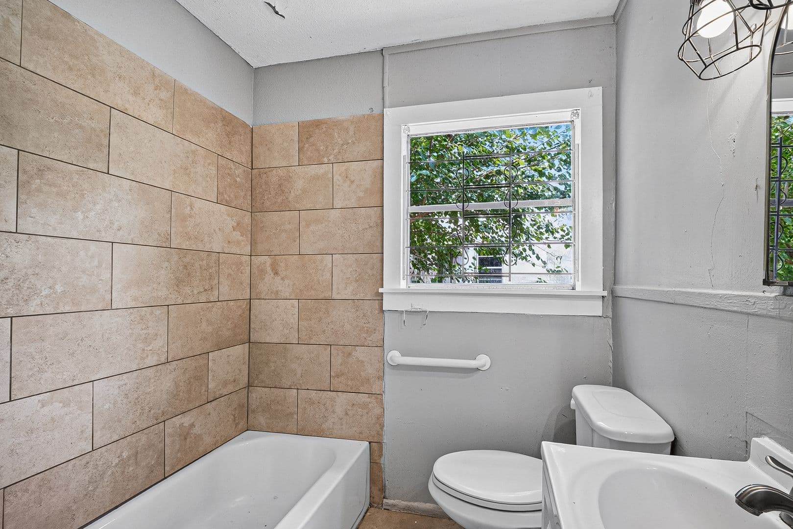 Houston House: 4118 Sunflower St.