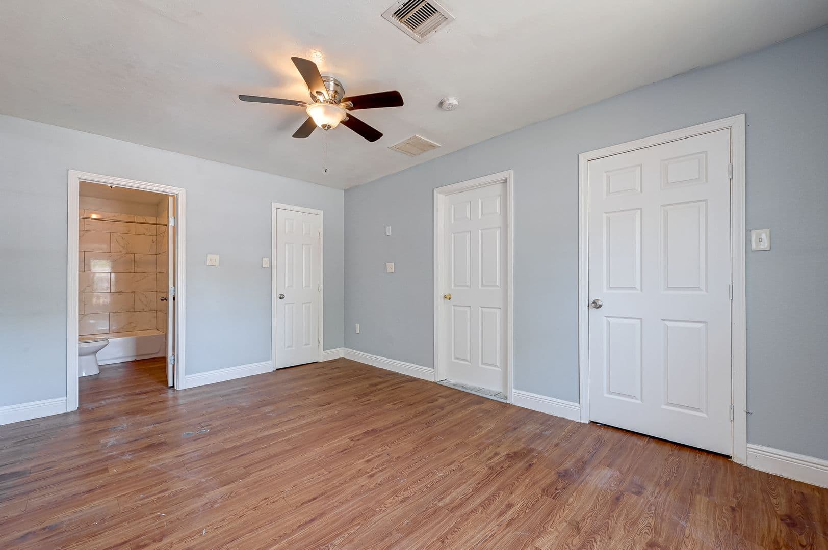 Houston House: 5859 Westover St.