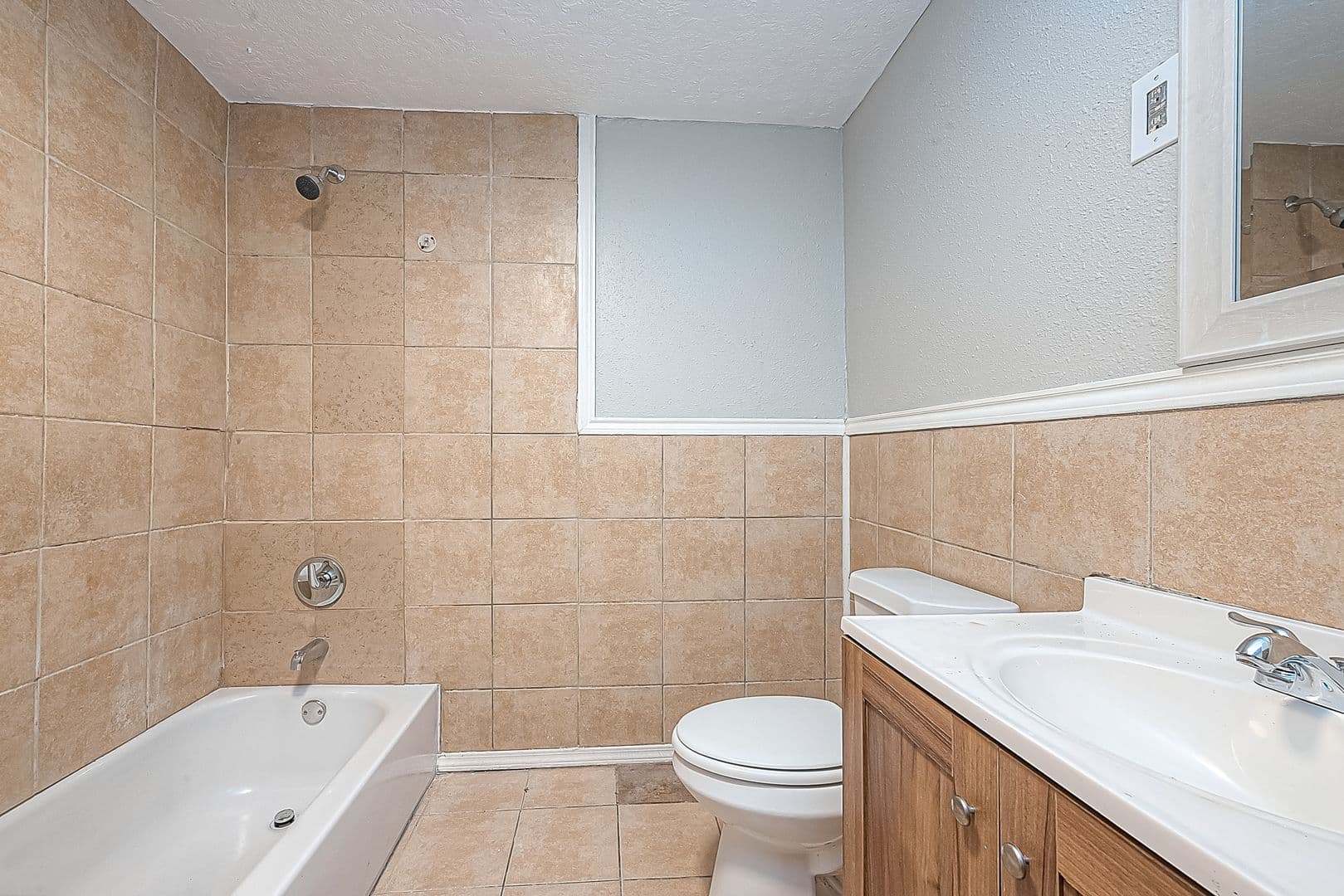 Houston House: 8304 Darien St.