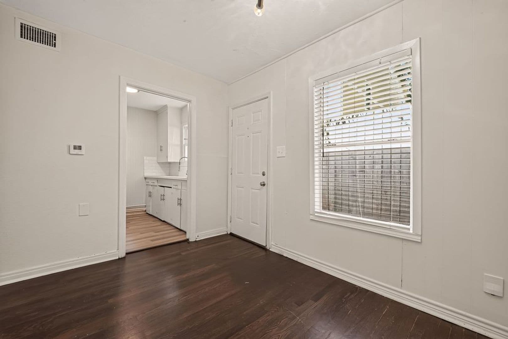 Houston Apartment: 2420 McDuffie St.