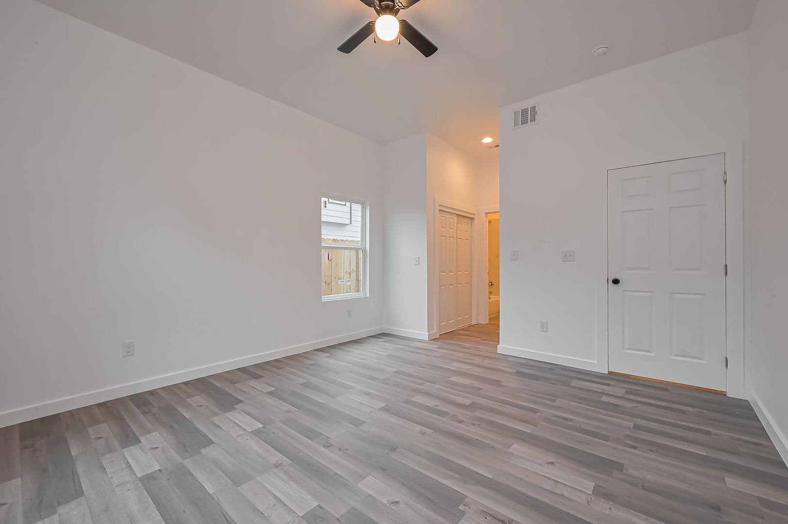 Houston House: 9005 Hilda St.