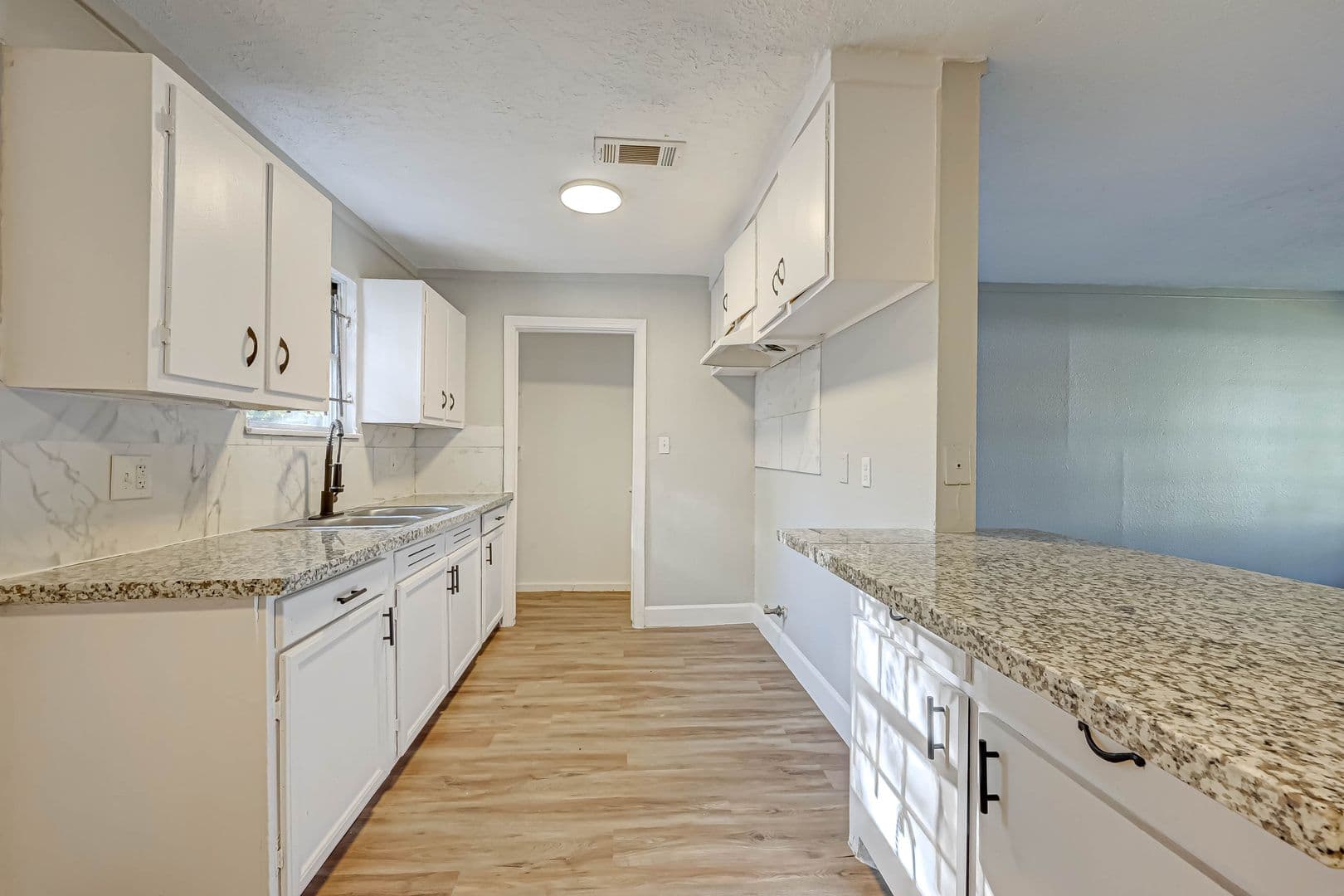 Houston House: 5102 Lyndhurst Dr.