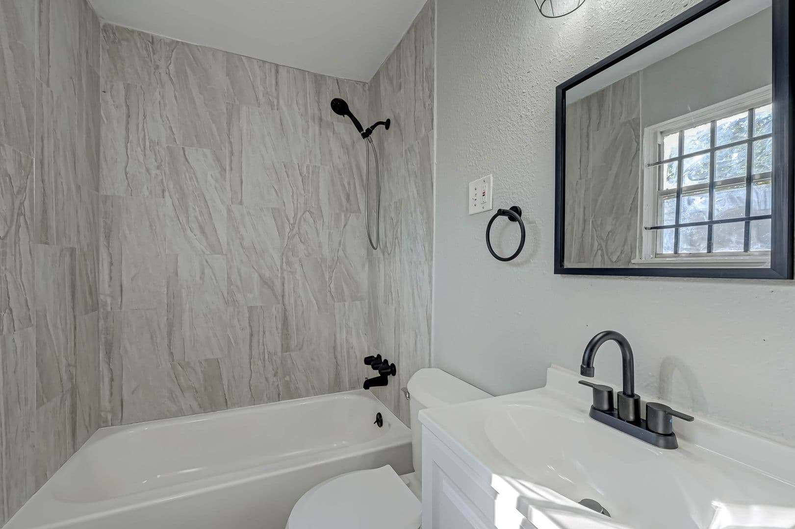 Houston House: 5102 Lyndhurst Dr.