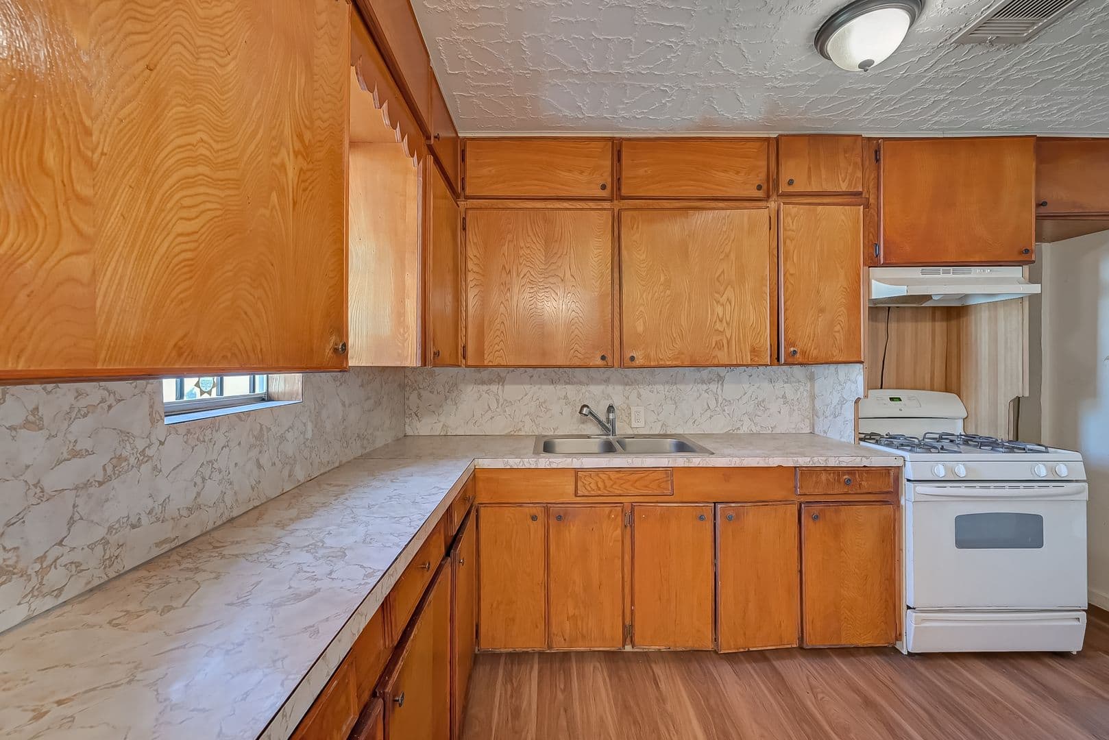 Houston House: 4905 Brinkley St.