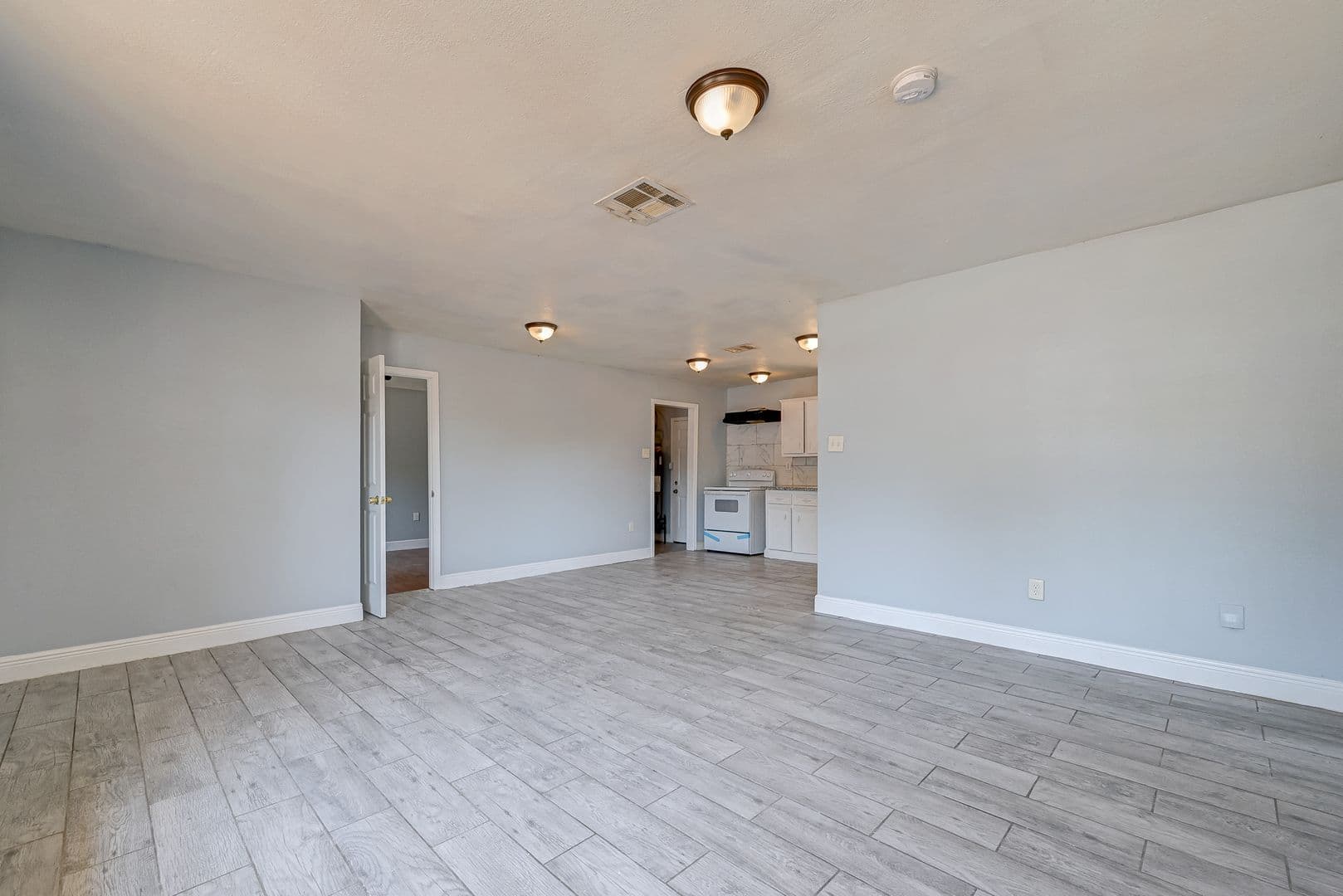 Houston House: 5859 Westover St.