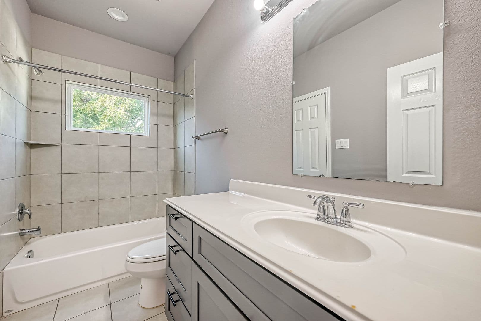 Houston House: 7903 Moonbeam St.