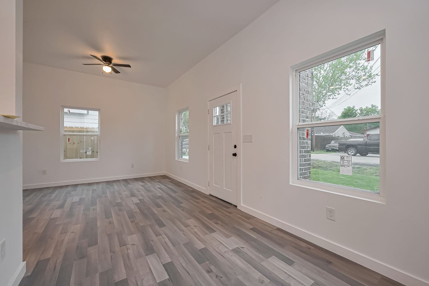 Houston House: 9005 Hilda St.