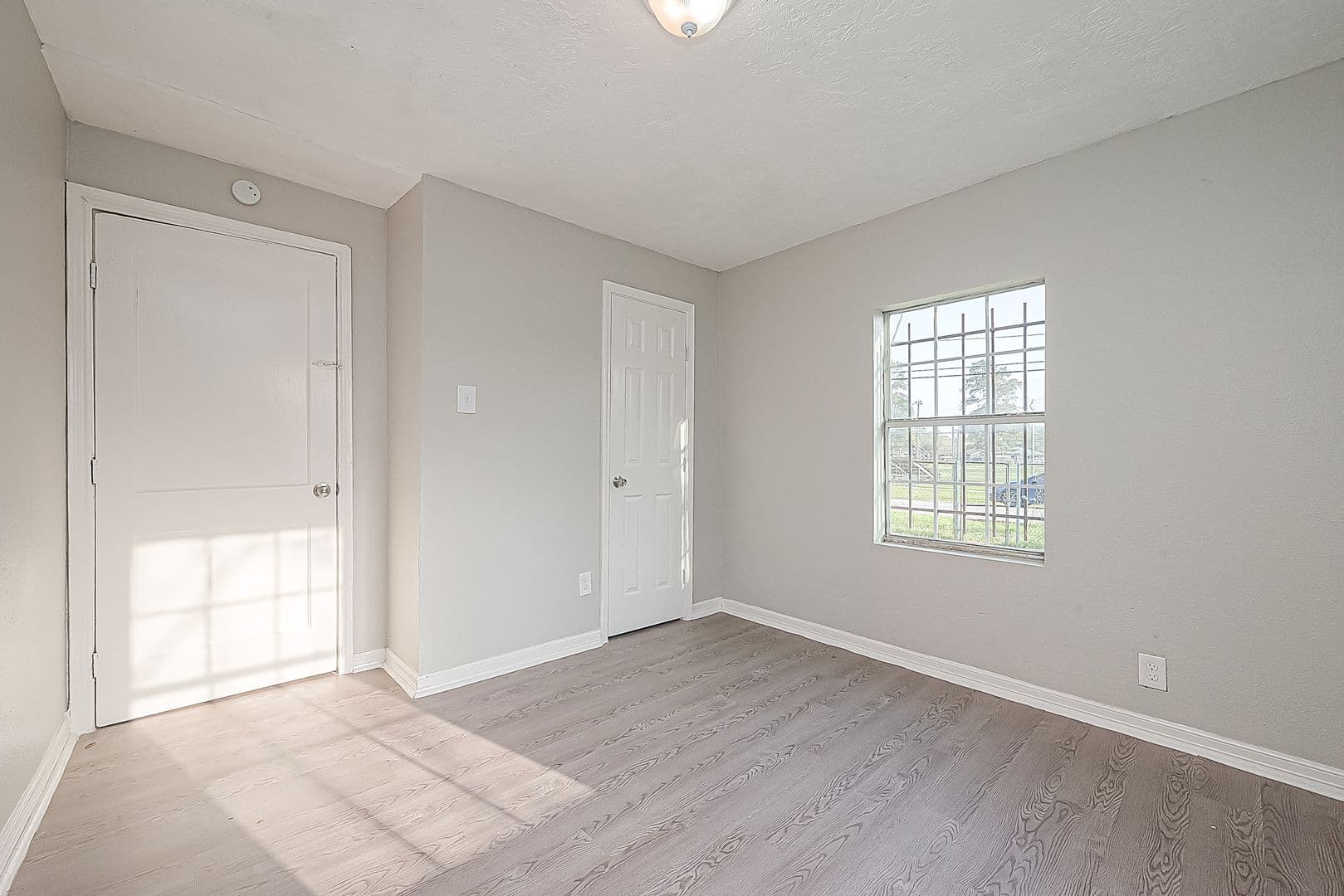 Houston House: 8304 Darien St.