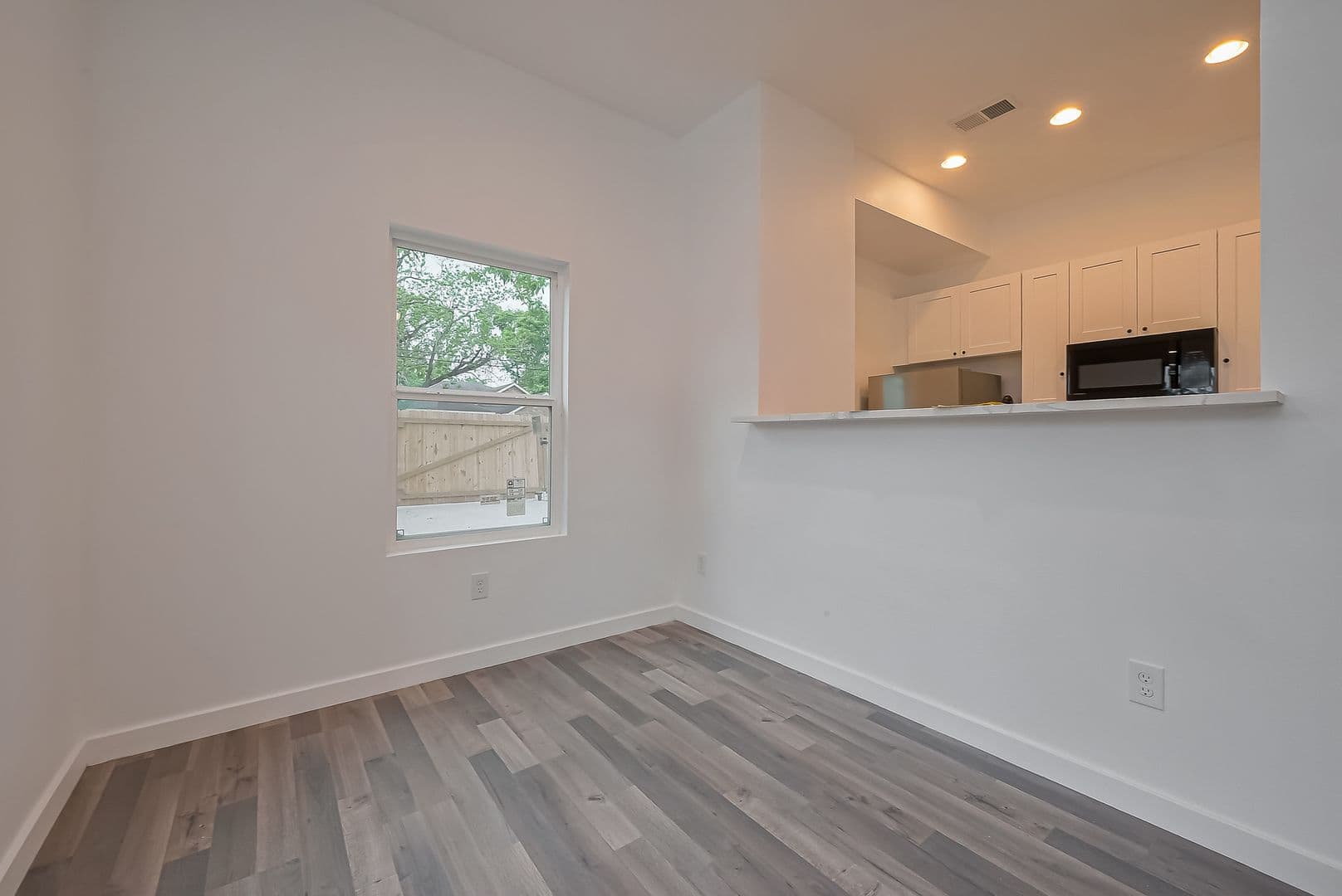Houston House: 9005 Hilda St.