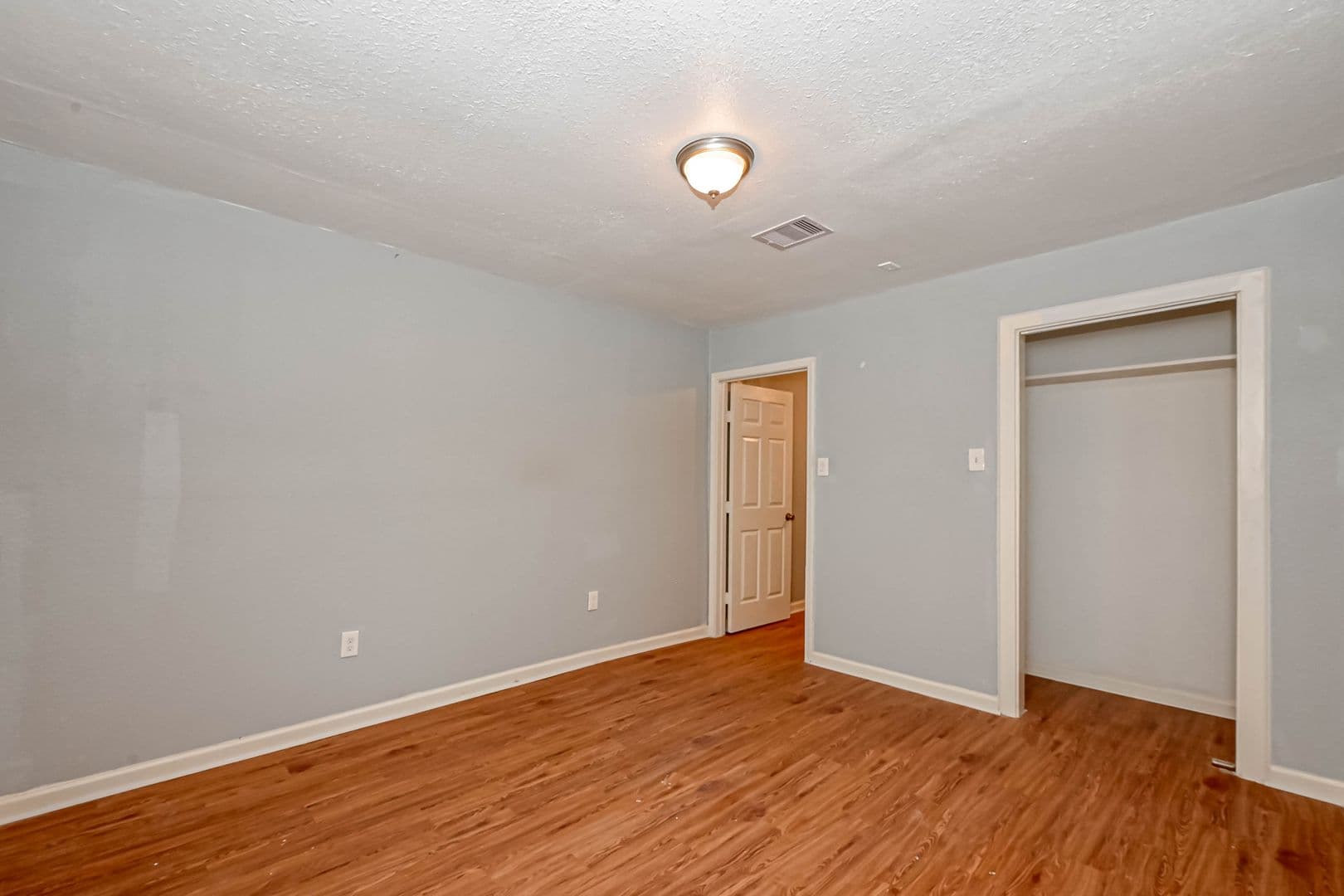 Houston House: 5707 Lakefield Dr.