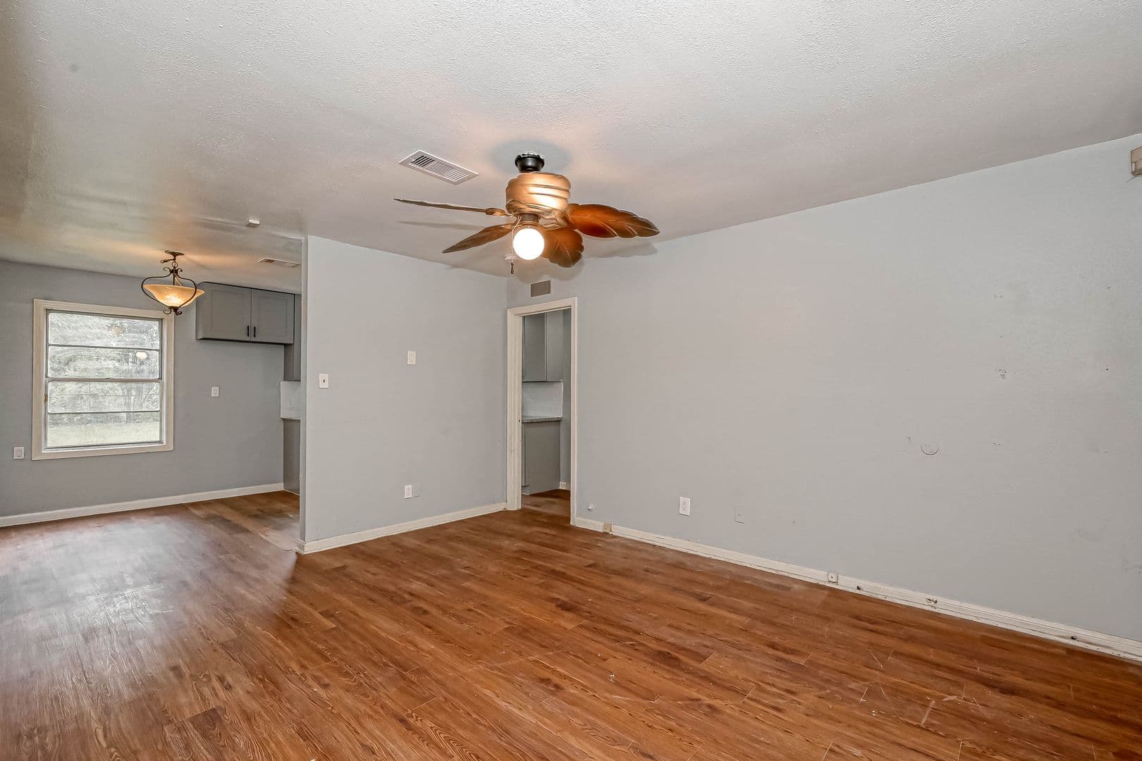 Houston House: 5707 Lakefield Dr.
