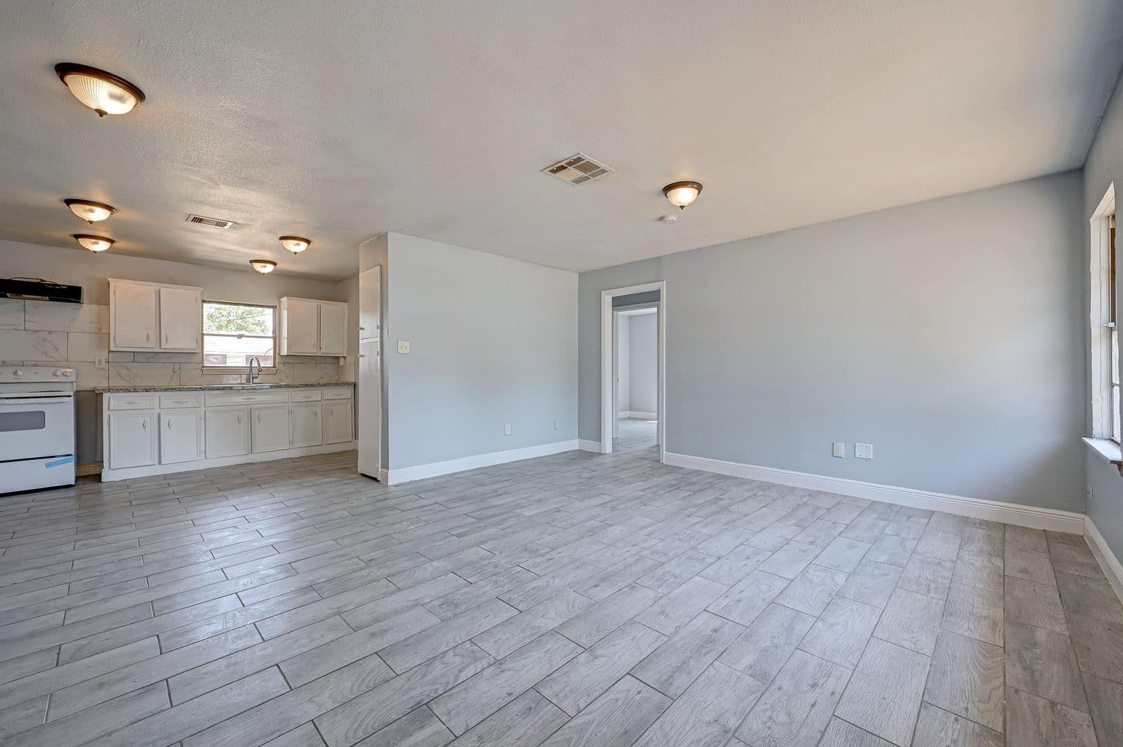 Houston House: 5859 Westover St.