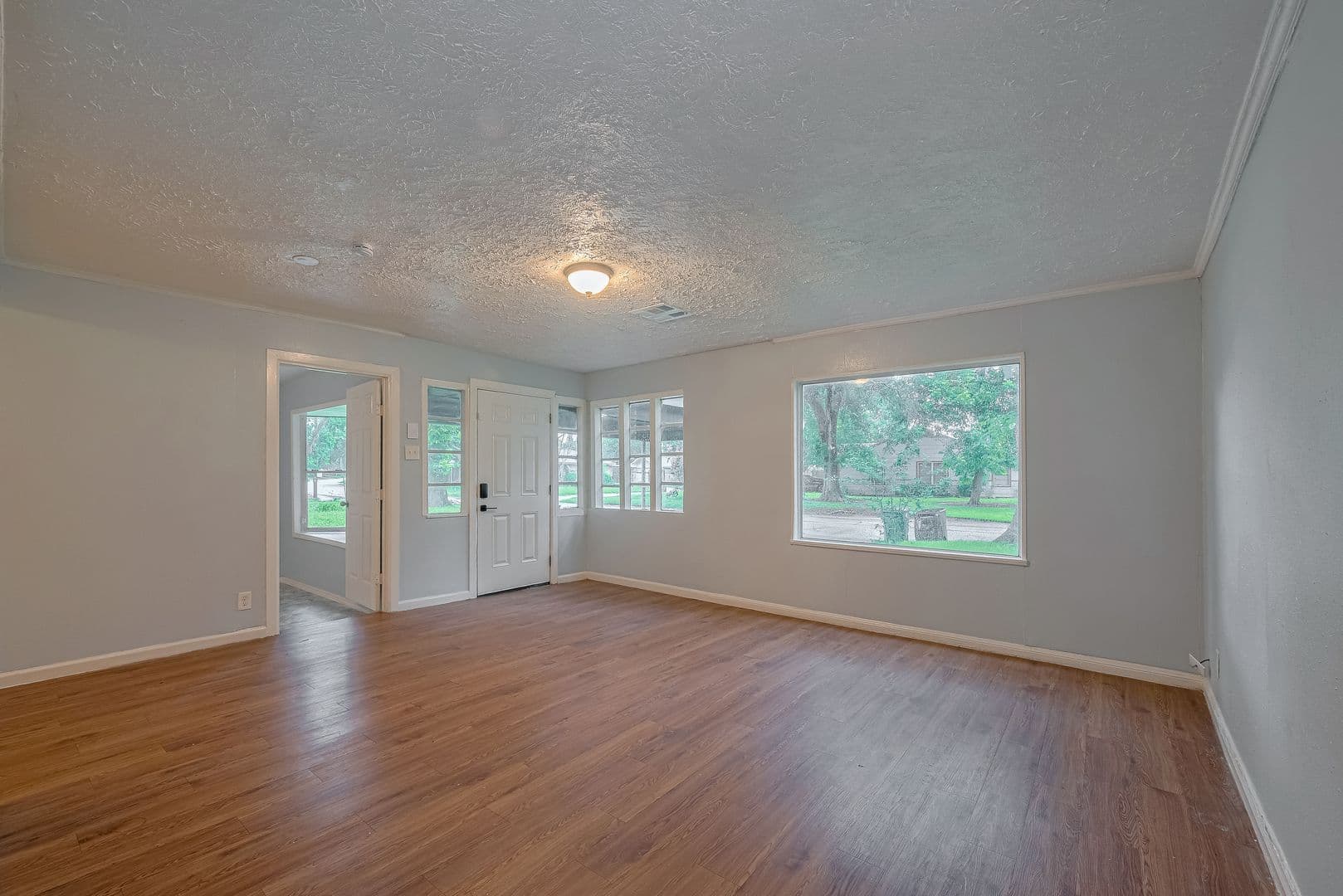 Houston House: 4906 Larkspur St.