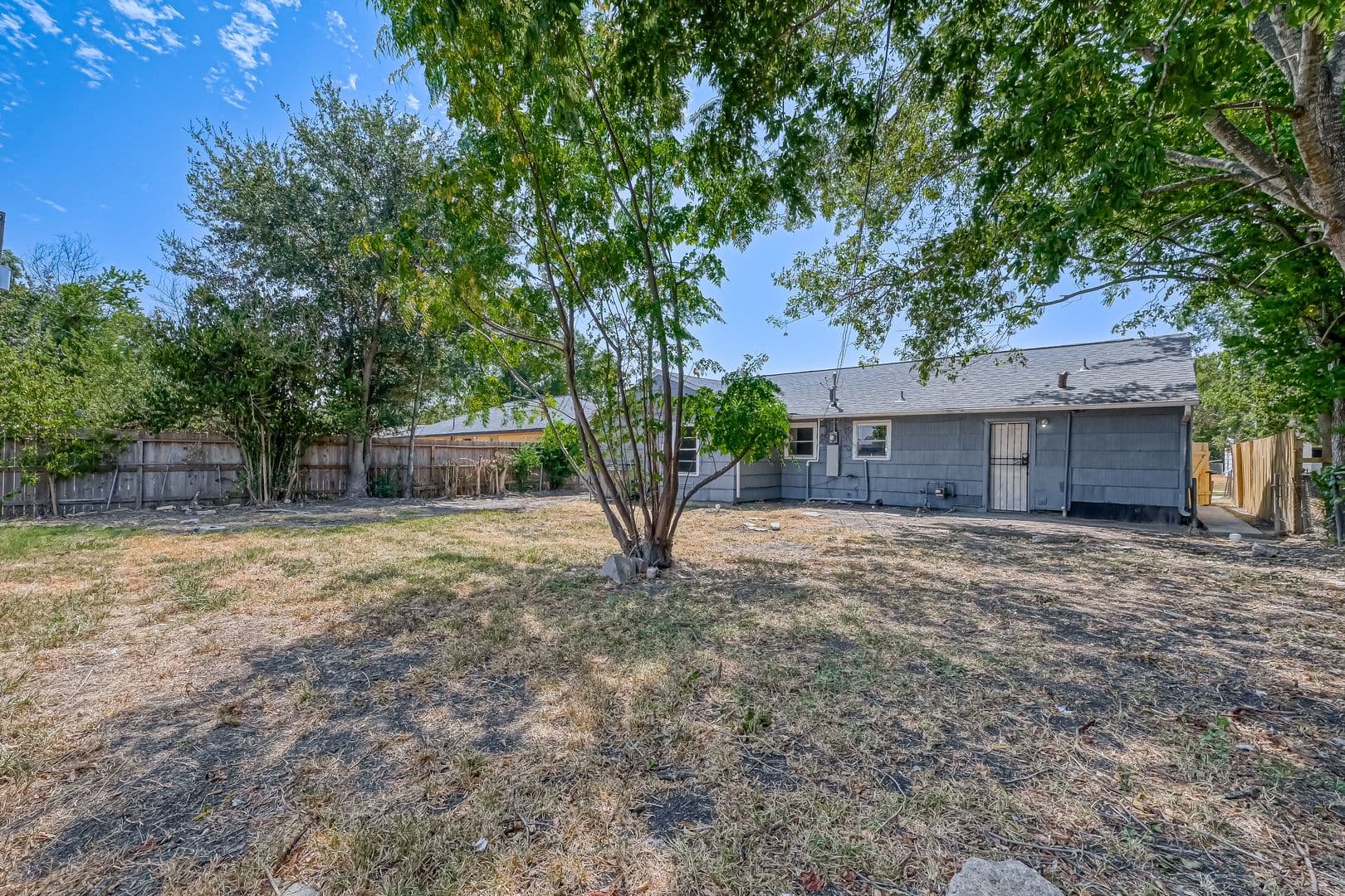 Houston House: 5859 Westover St.