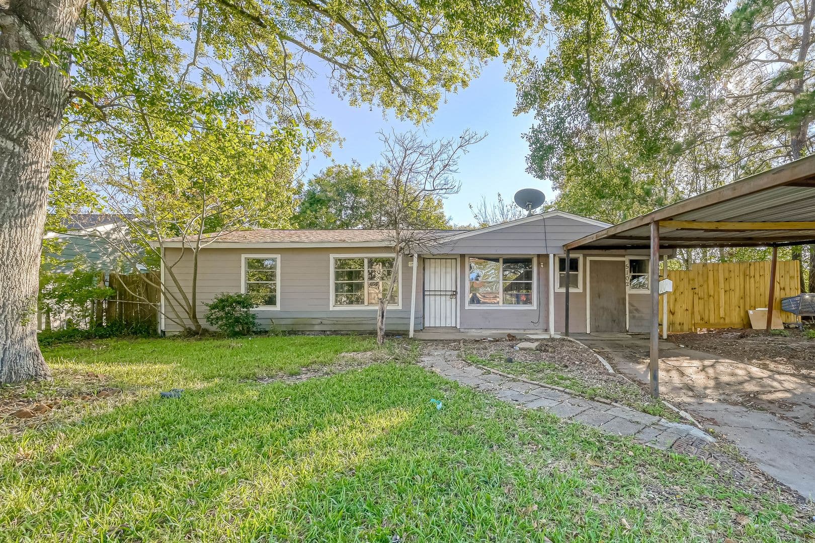 Houston House: 5102 Lyndhurst Dr.