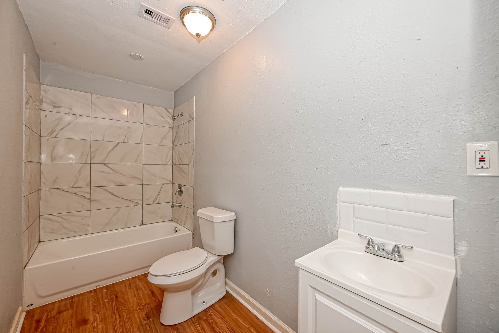 Houston House: 5707 Lakefield Dr.