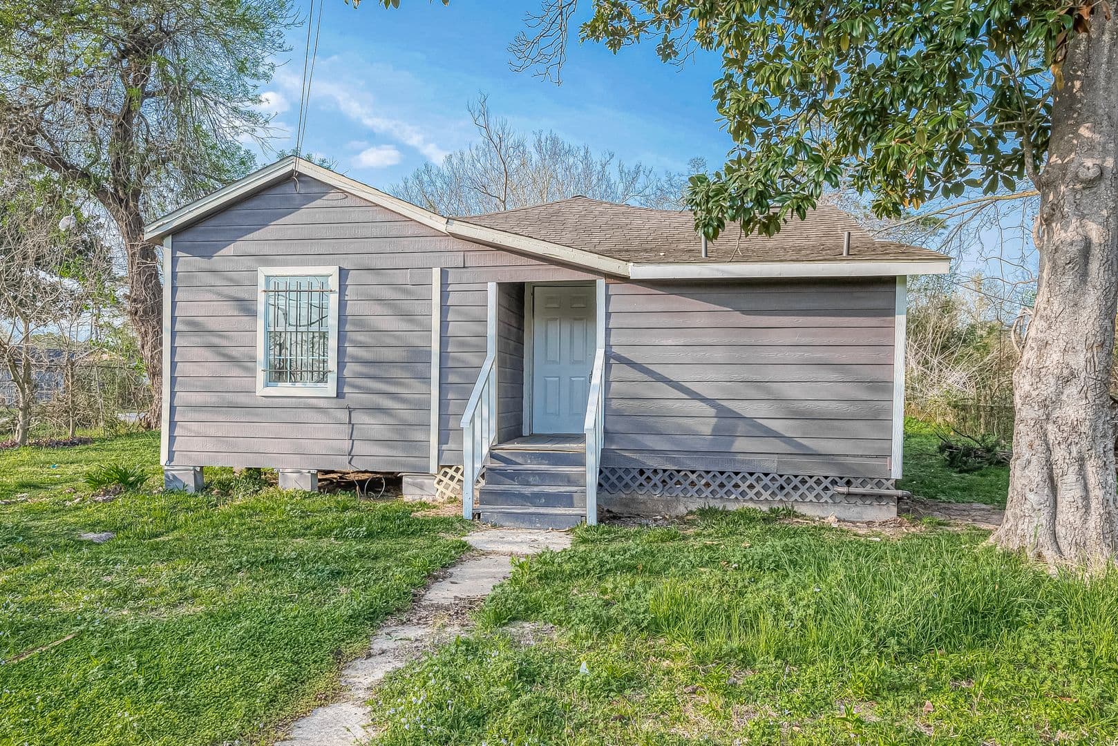 Houston House: 8304 Darien St.