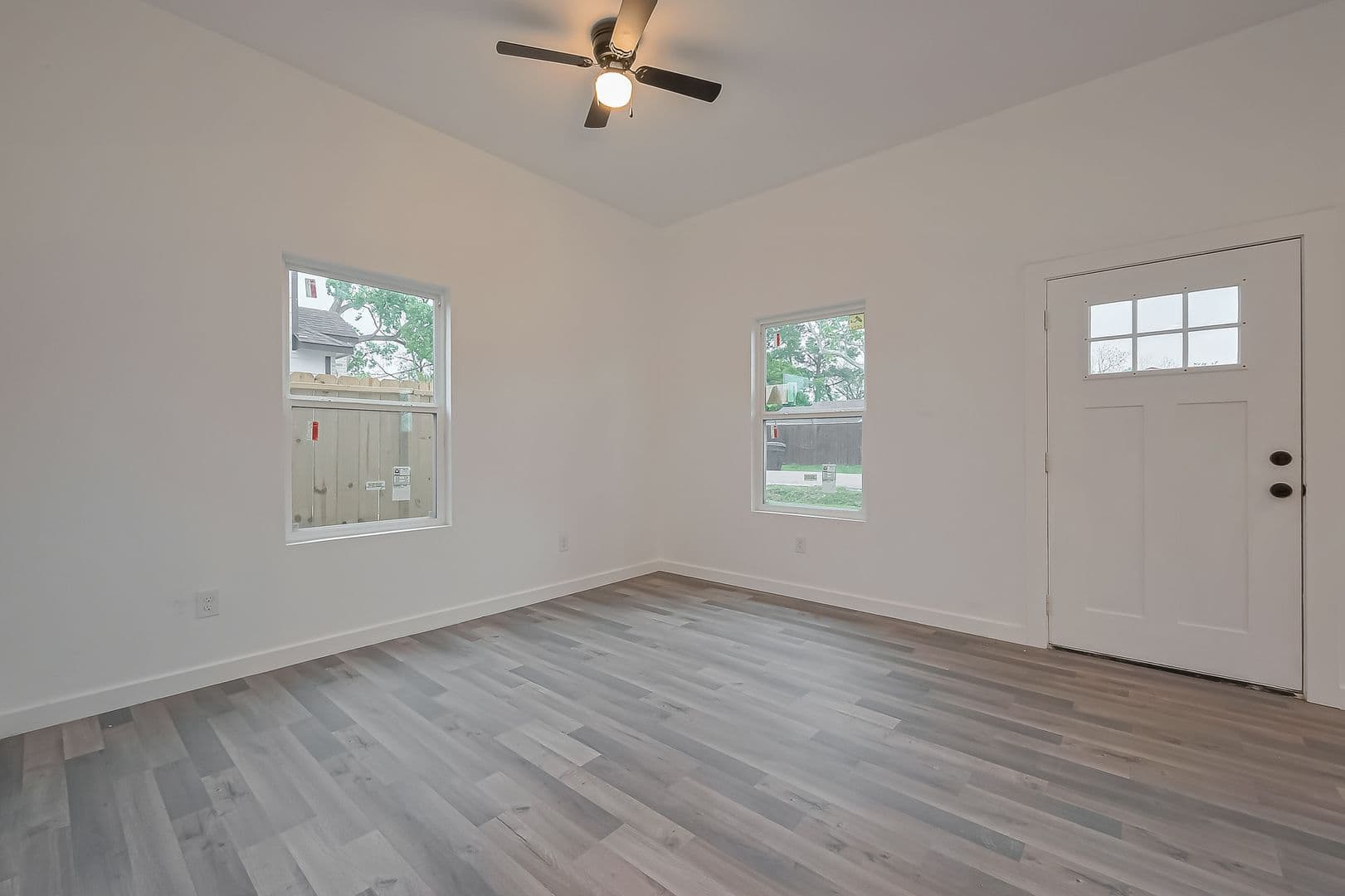 Houston House: 9005 Hilda St.