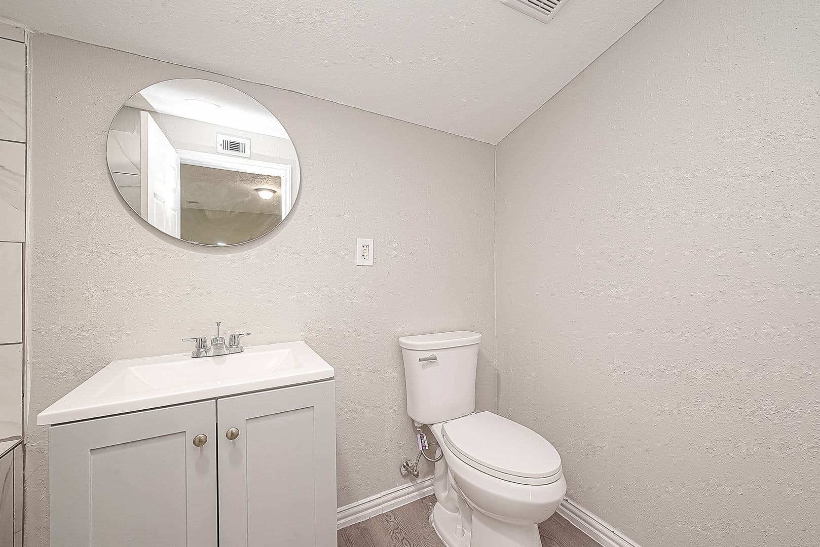 Houston House: 8304 Darien St.