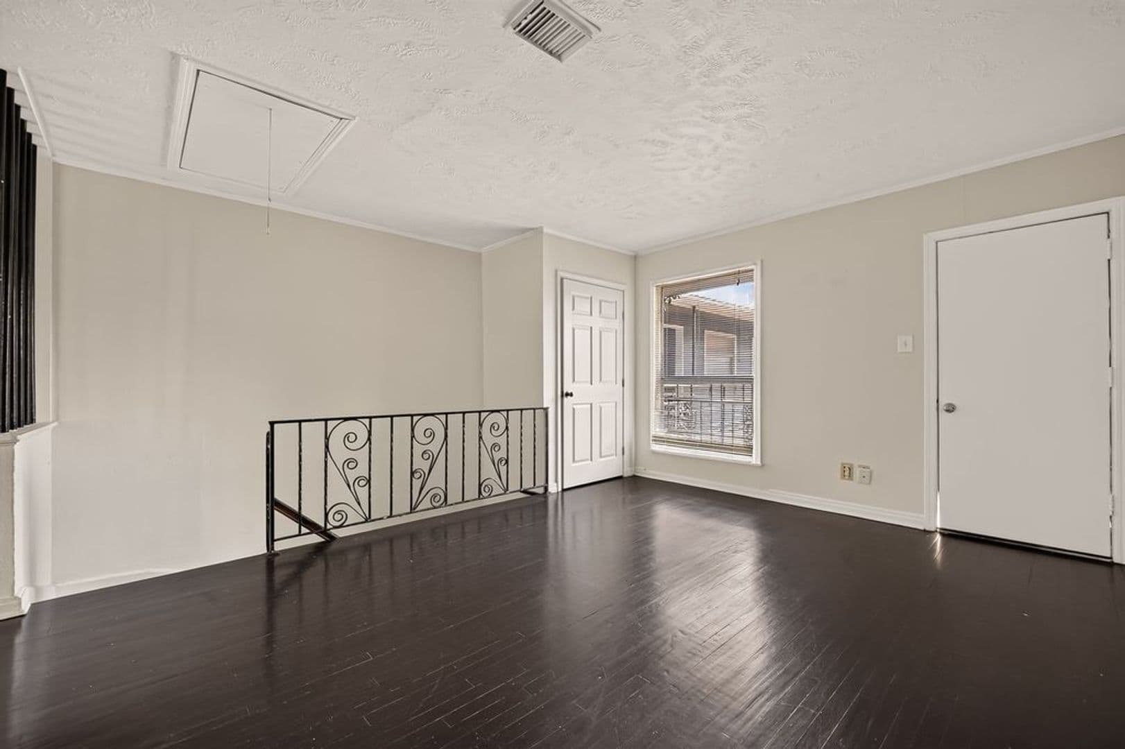 Houston Apartment: 2420 McDuffie St.