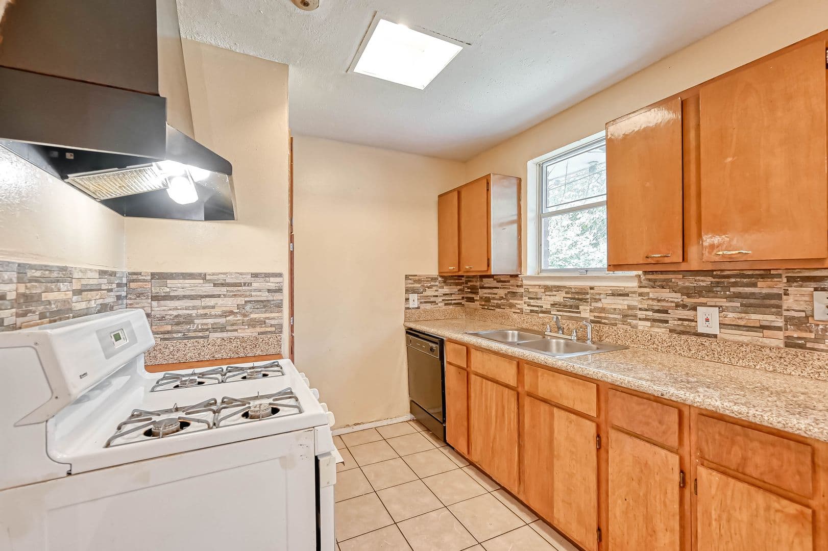Houston House: 14427 Campden Hill Rd.