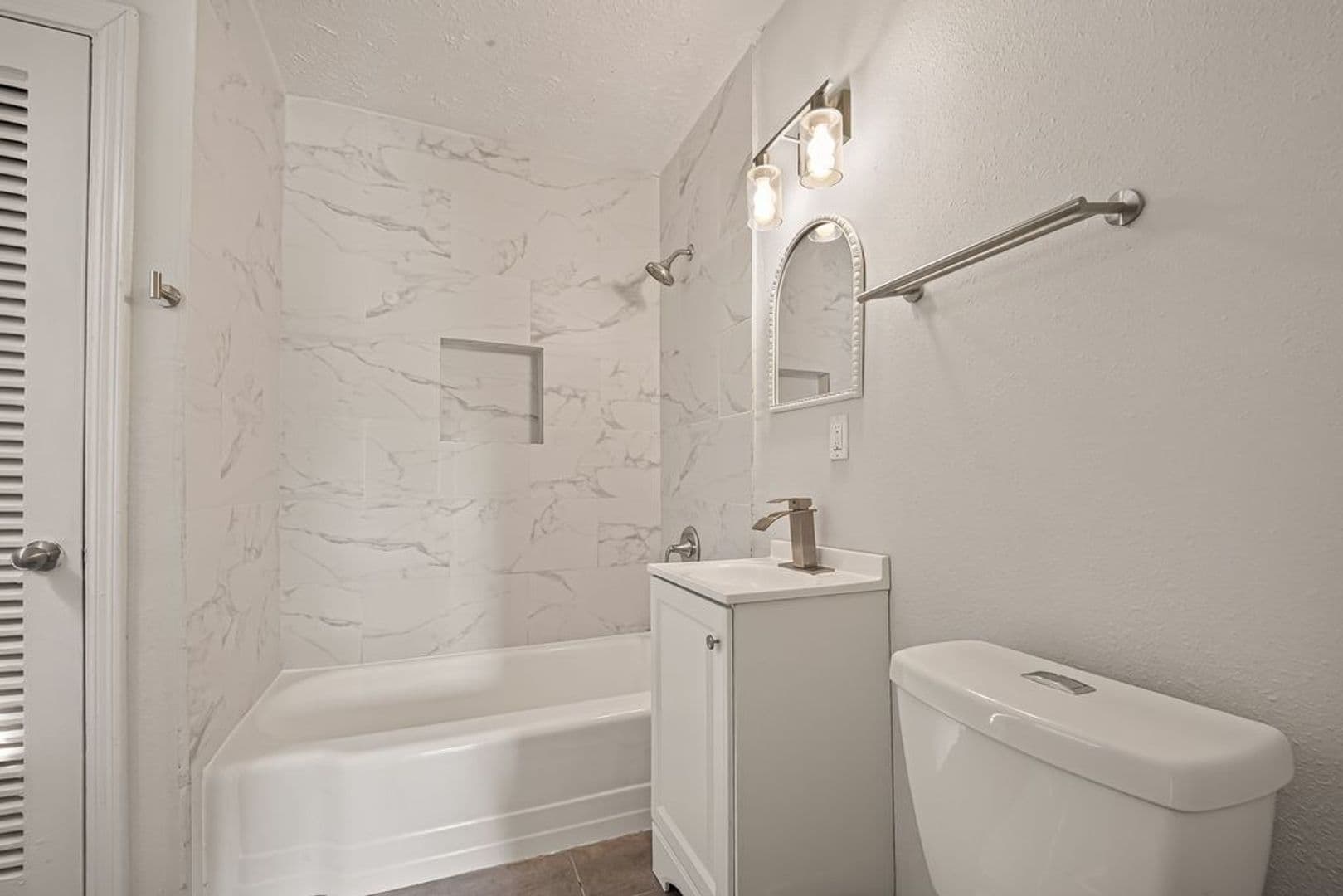 Houston Apartment: 2420 McDuffie St.