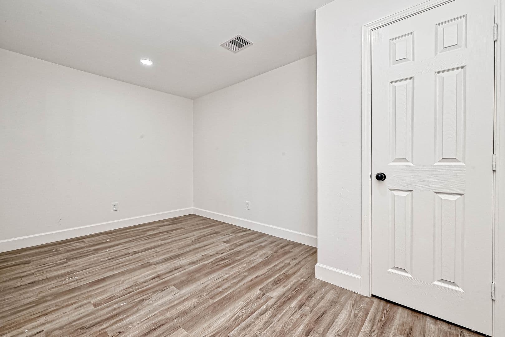 Houston Apartment: 5609 Denmark St.