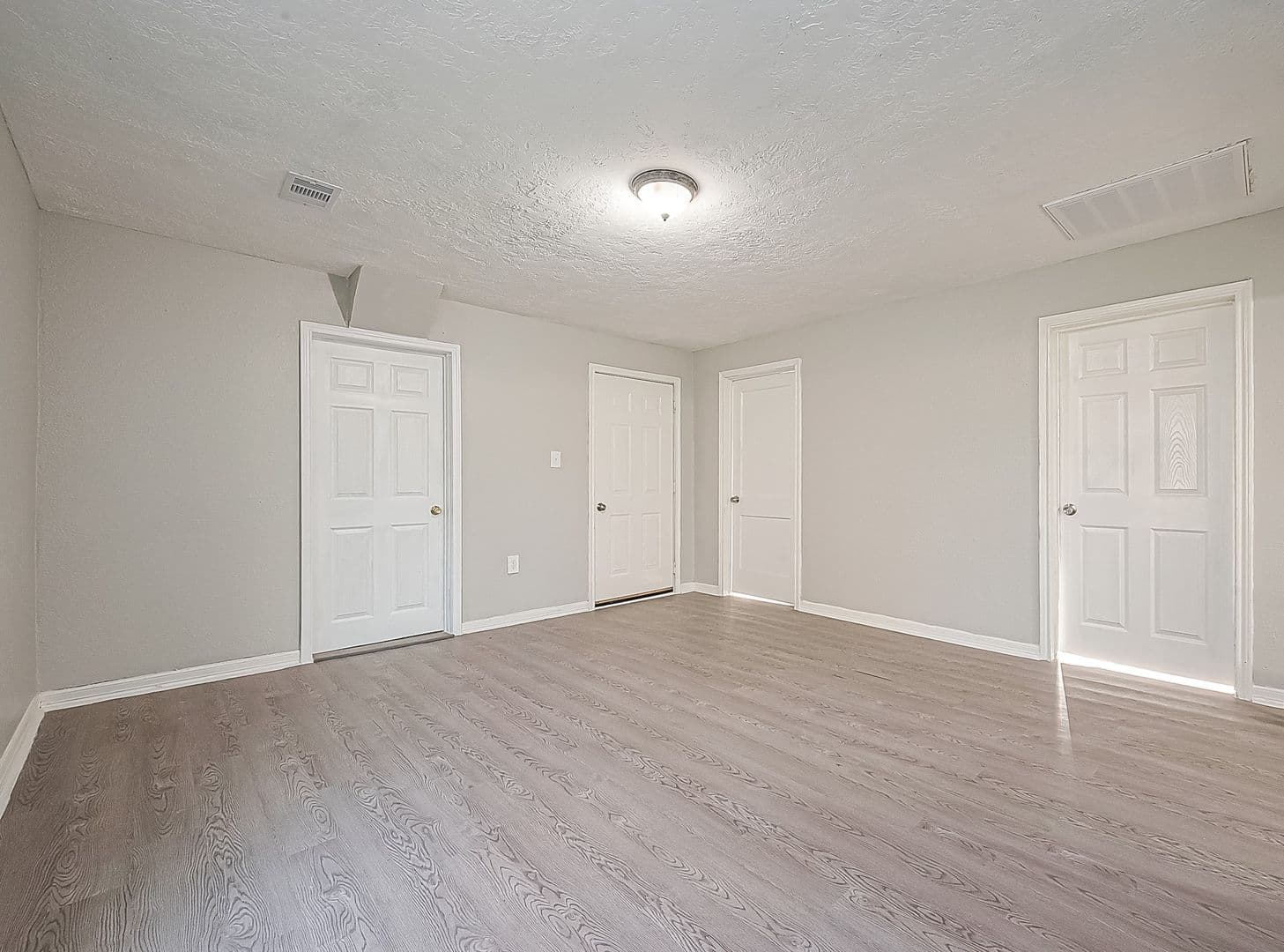 Houston House: 8304 Darien St.
