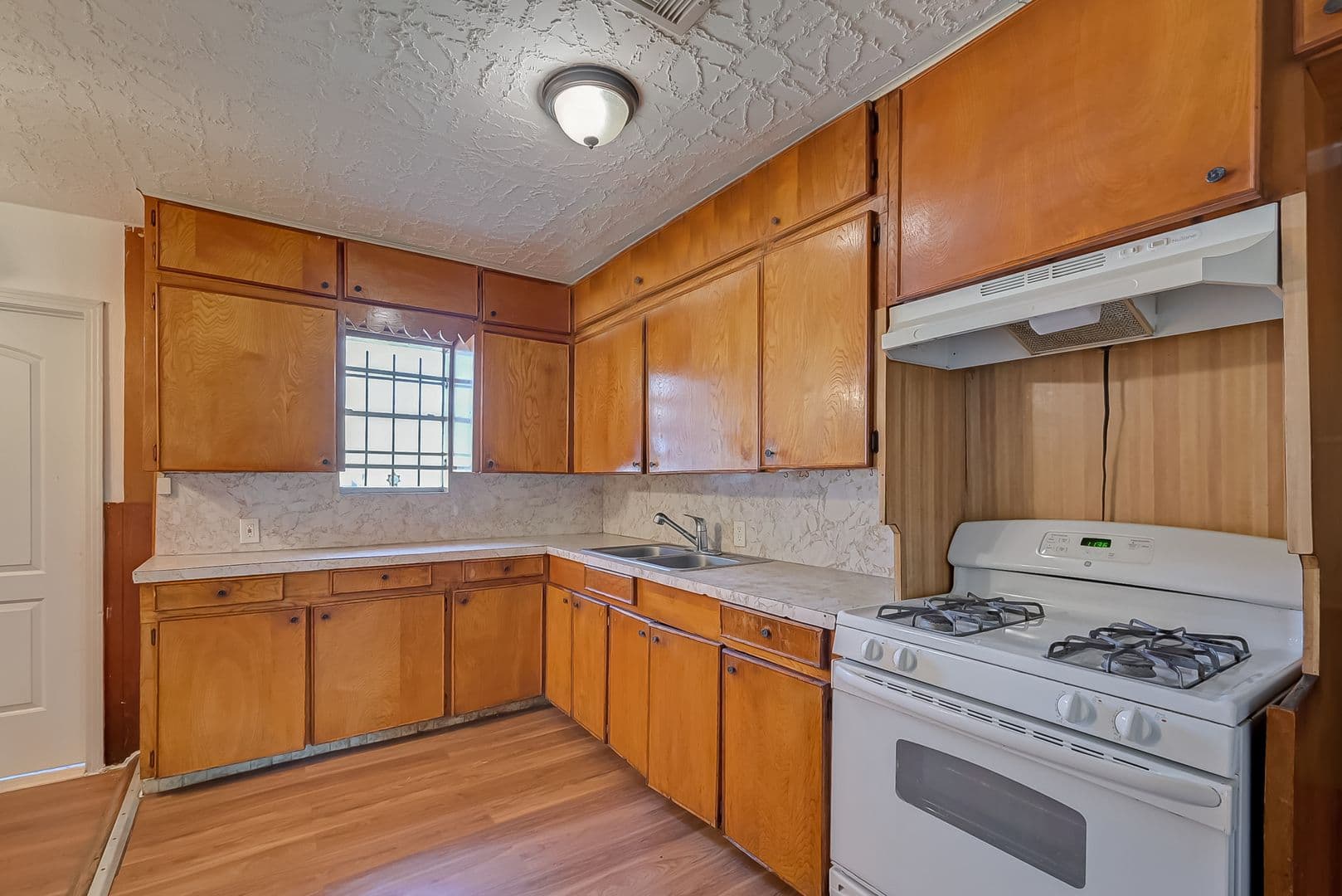 Houston House: 4905 Brinkley St.