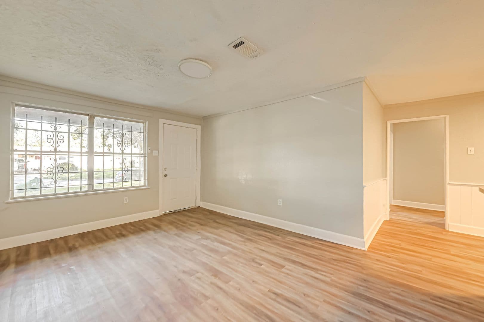Houston House: 5102 Lyndhurst Dr.