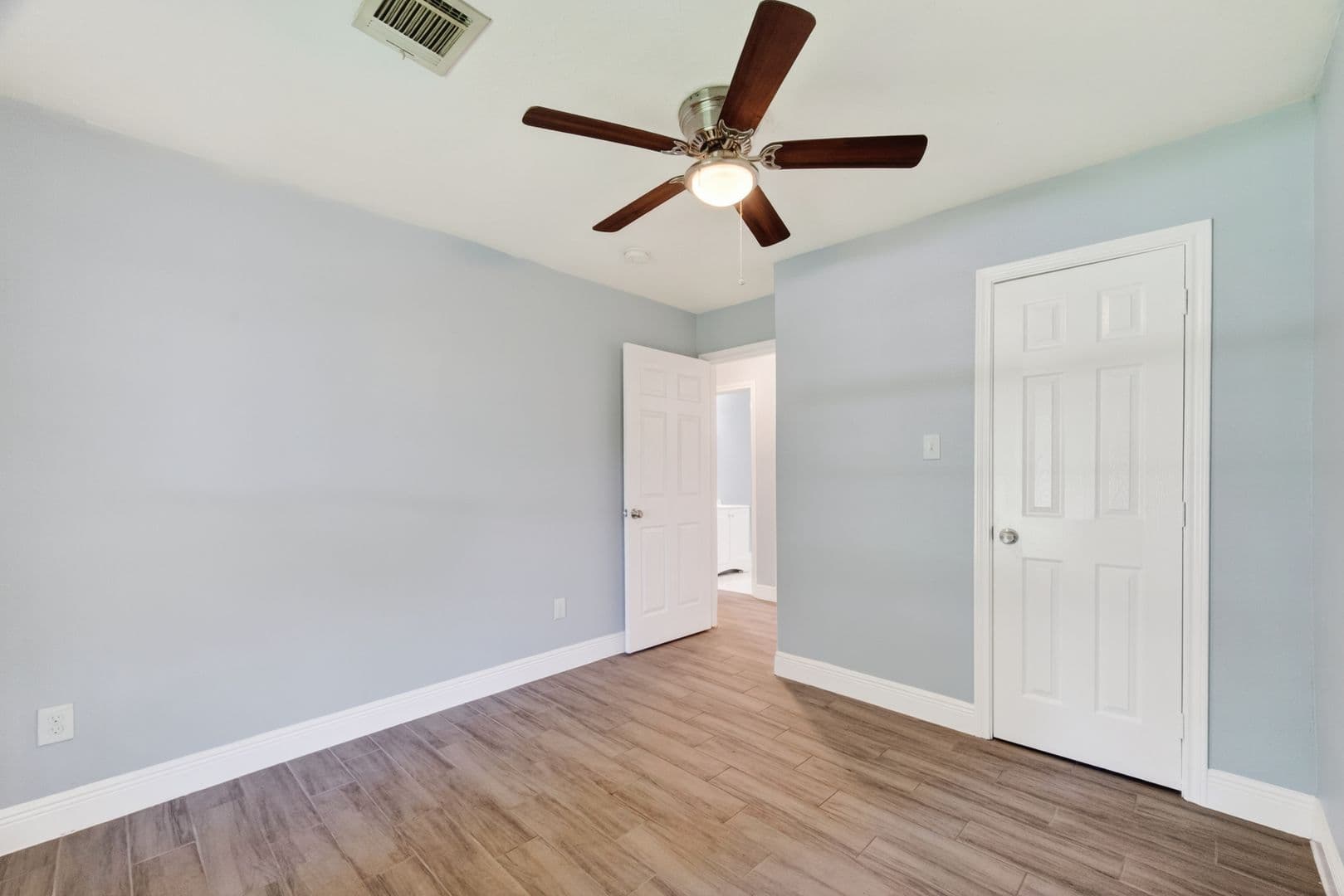 Houston House: 3031 Groton Dr.