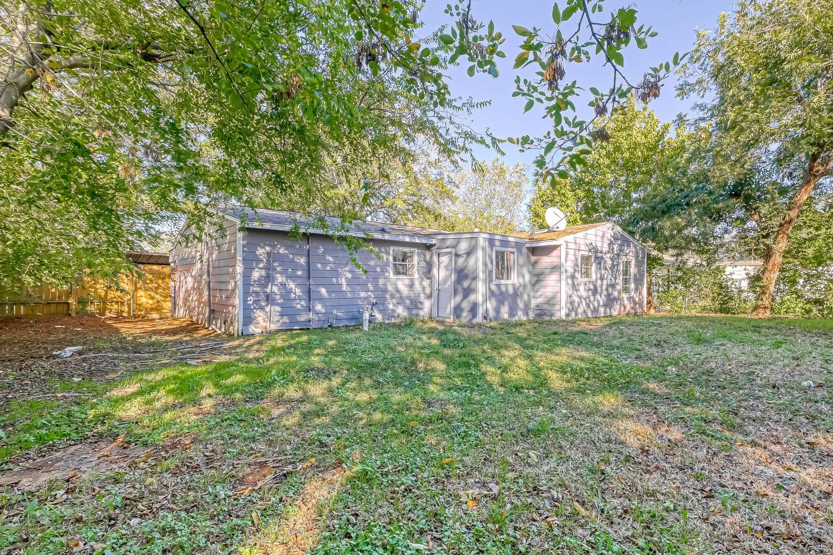 Houston House: 5102 Lyndhurst Dr.