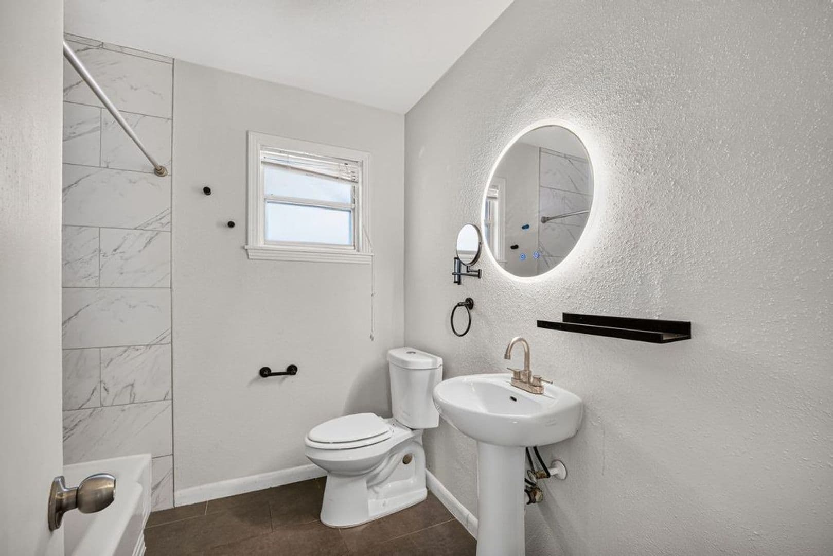 Houston Apartment: 2420 McDuffie St.