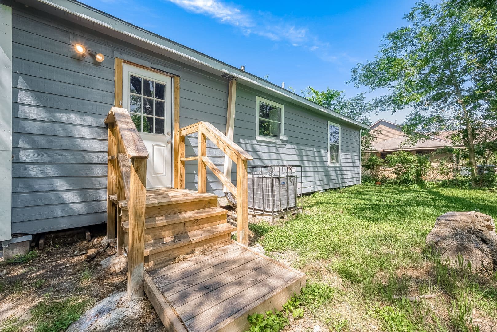 Houston House: 4810 Carmen St.