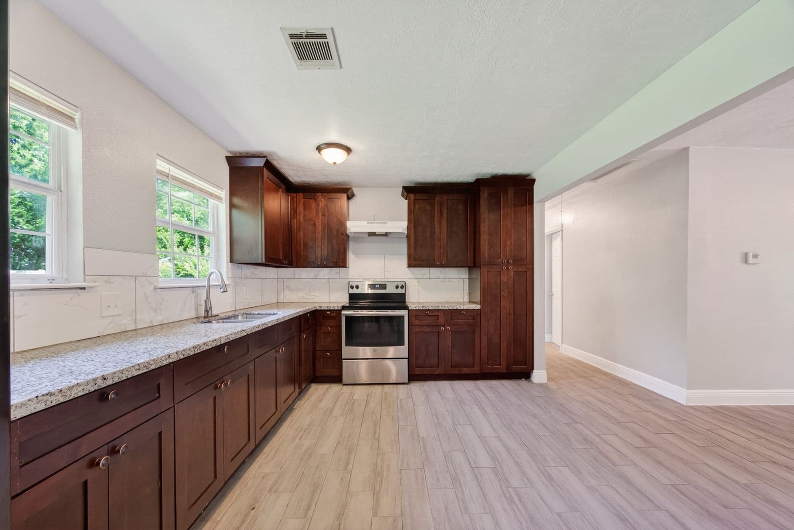 Houston House: 3031 Groton Dr.
