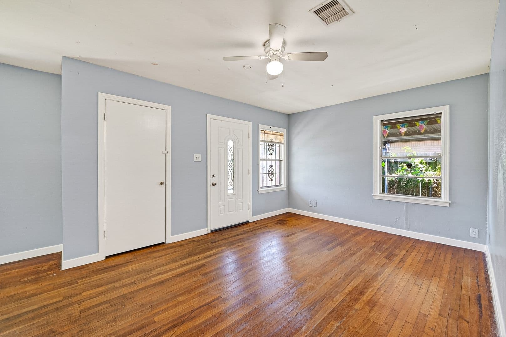 Houston House: 5934 Belmark St.