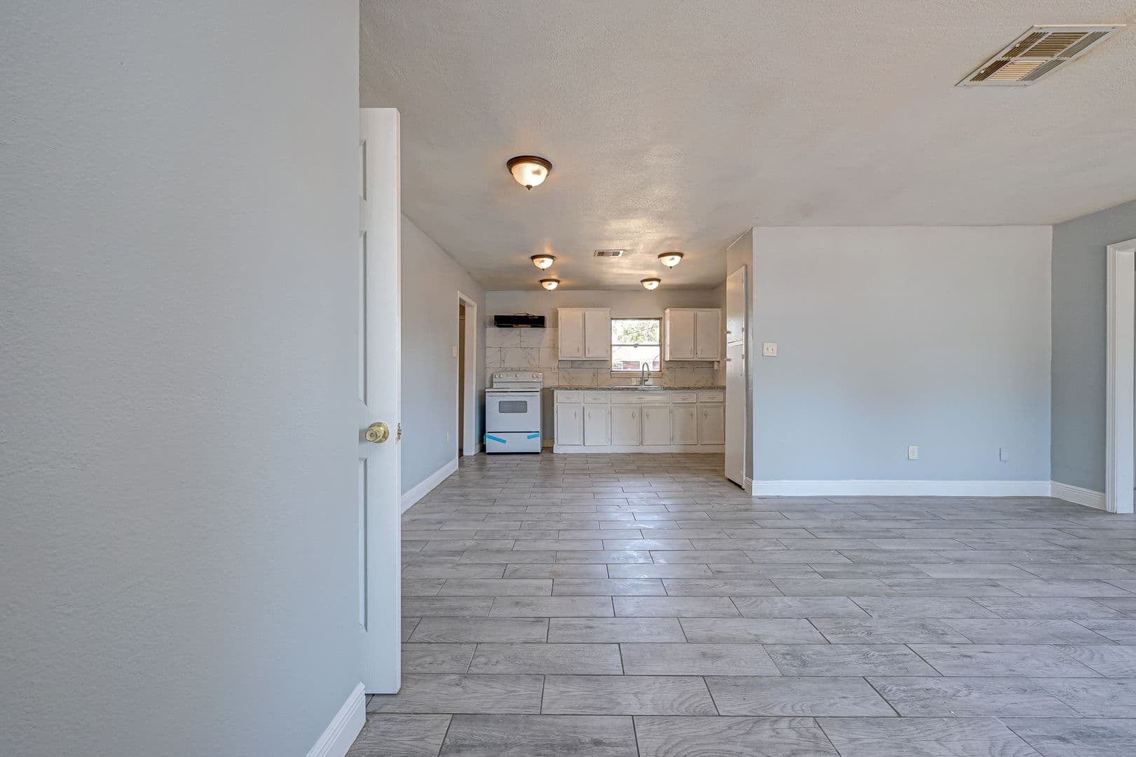 Houston House: 5859 Westover St.