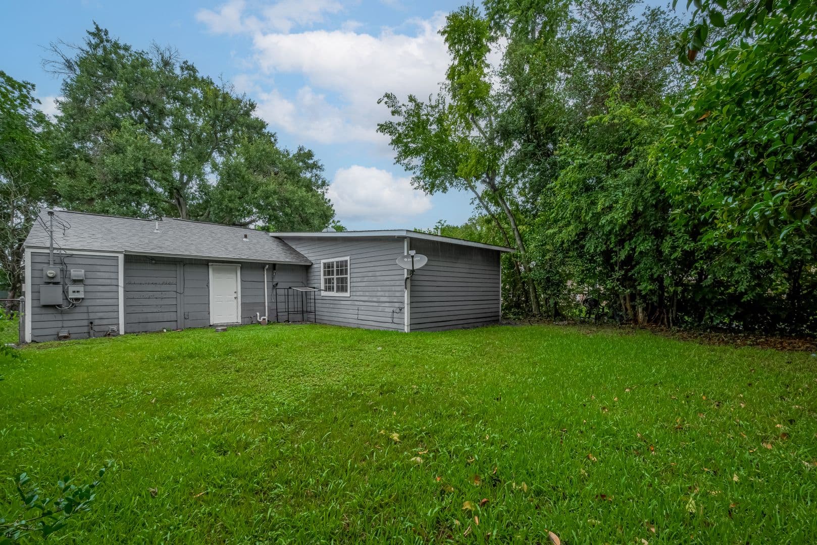 Houston House: 4906 Larkspur St.