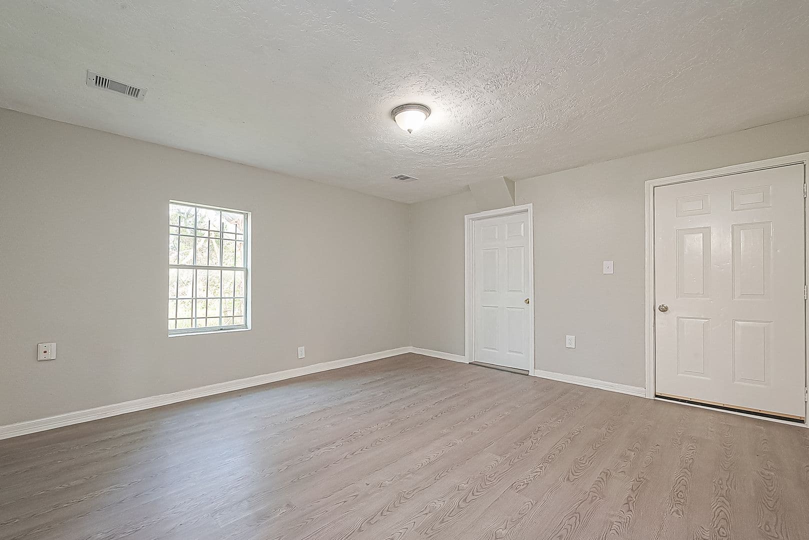 Houston House: 8304 Darien St.